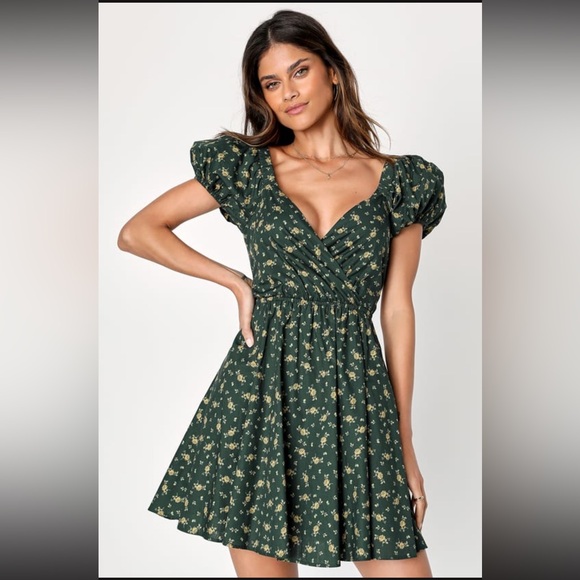 Lulus Dresses & Skirts - Lulus Darling Presence Dark Green Floral
Puff Sleeve Backless Dress